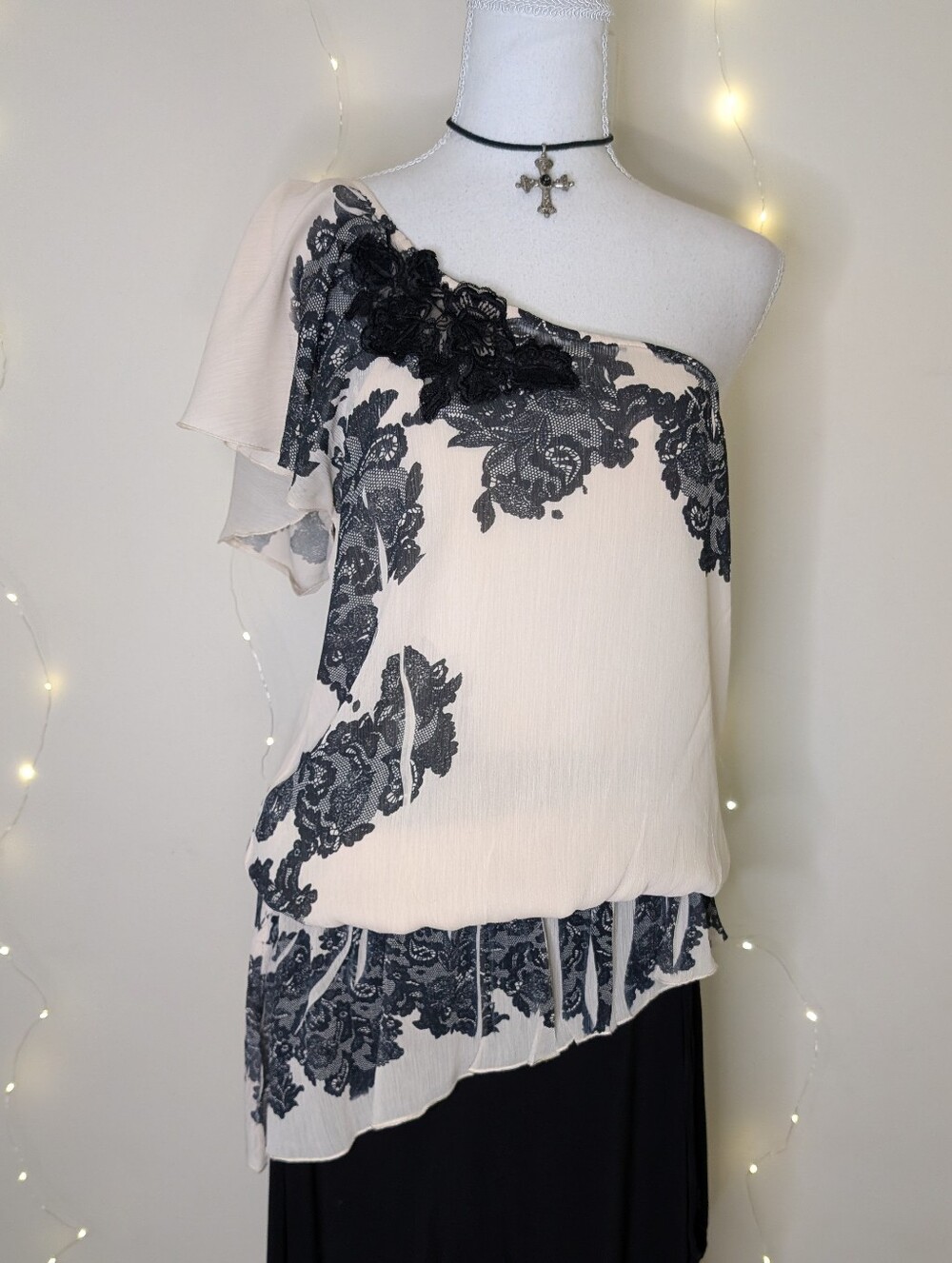 Guess One Shoulder Asymmetrical Top With Lace Applique - Y2k